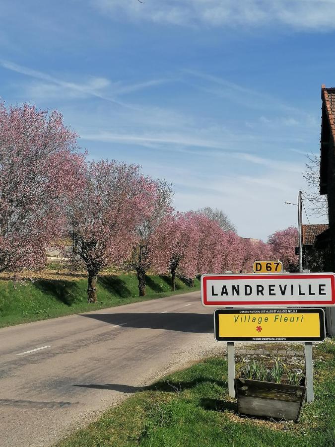 Chambre D'Hotes Esprit De Famille Landreville Exterior photo